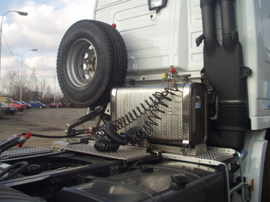 Mercedes-Benz, hydraulický výklop rezervy